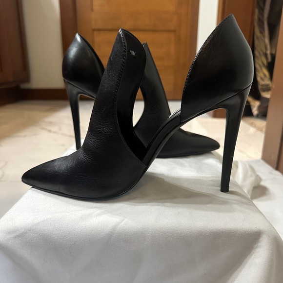 Steve Madden Dolly Pointed Toe Pumps - Black Leather, Size 10 - Picture 2 of 4